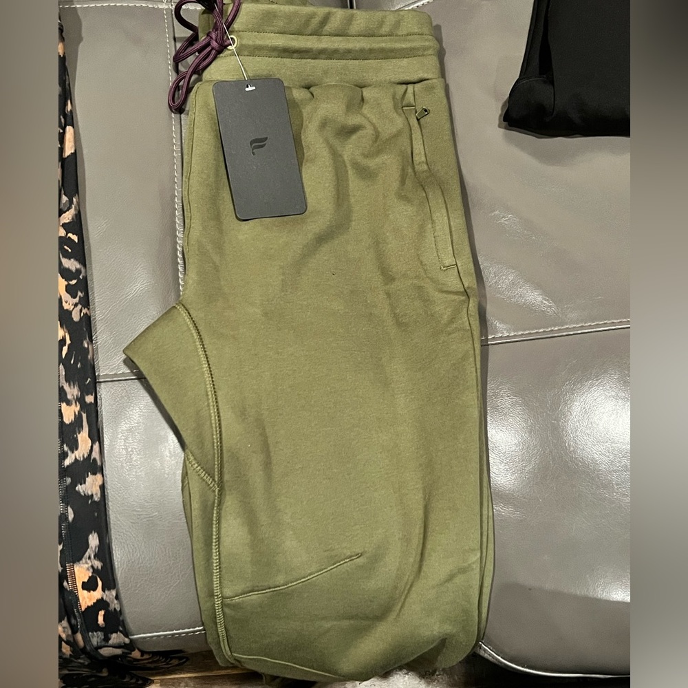 Fabletics Gear - Picture 5 of 6